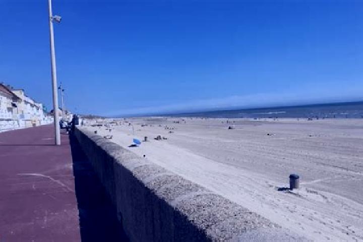 Escorts Fort-Mahon-Plage, France — Local Companions