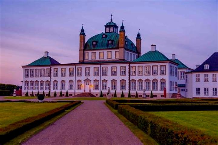 Escorts Fredensborg, Denmark — Local Companions