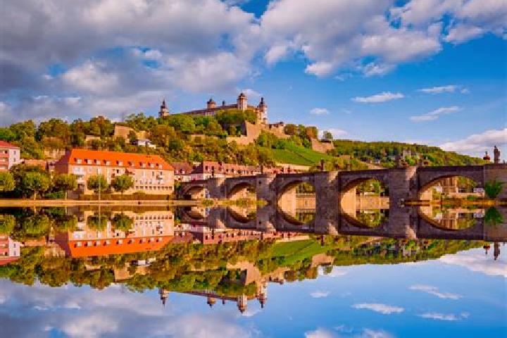 Escorts Freyburg, Germany — Local Companions