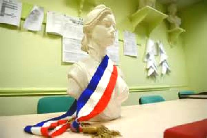 Escorts Fromental, France — Local Companions
