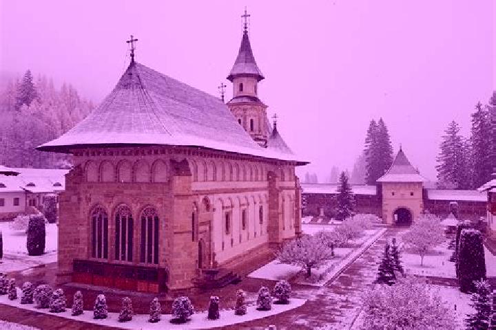 Escorts Fundu Tutovei, Romania — Local Companions