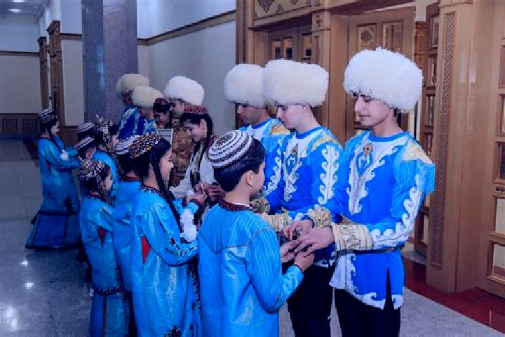 Escorts Galkynys, Turkmenistan — Local Companions