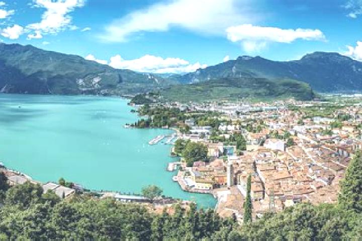 Escorts Ganda, Italy — Local Companions