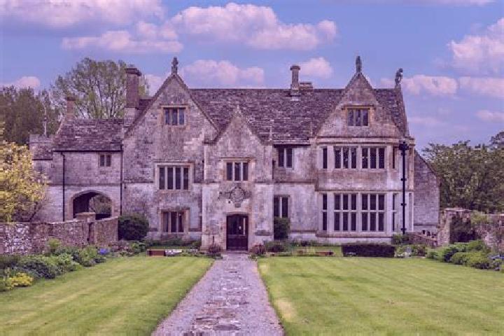 Escorts Geddington, United Kingdom — Local Companions