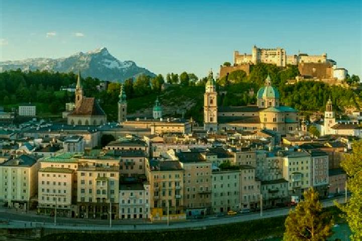 Escorts Gemeinlebarn, Austria — Local Companions