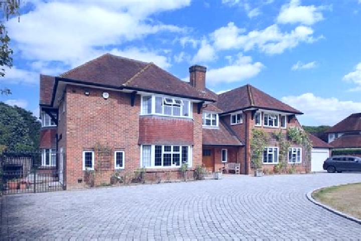 Escorts Gerrards Cross, United Kingdom — Local Companions