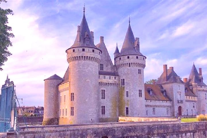 Escorts Gilly-sur-Loire, France — Local Companions