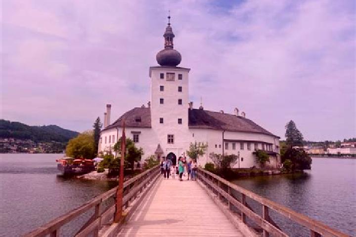 Escorts Gmunden, Austria — Local Companions