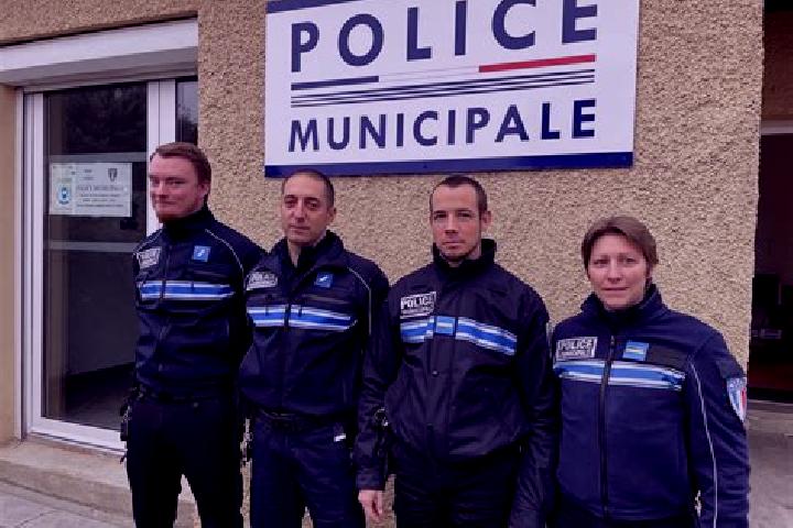 Escorts Gournay-sur-Marne, France — Local Companions