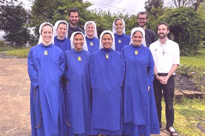 Escorts Gouvernes, France — Local Companions