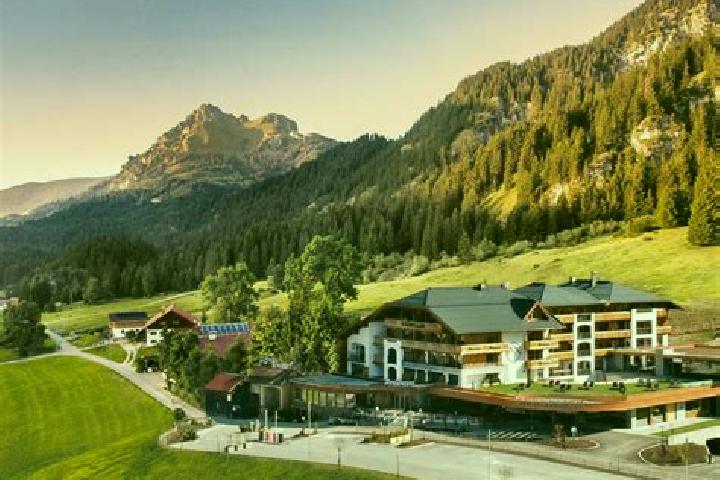 Escorts Graen, Austria — Local Companions