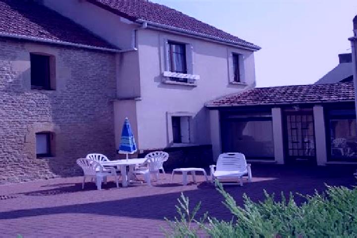 Escorts Graye-sur-Mer, France — Local Companions