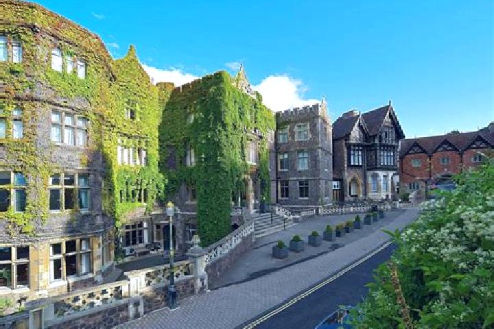 Escorts Great Malvern, United Kingdom — Local Companions