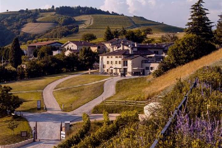 Escorts Grezzana, Italy — Local Companions