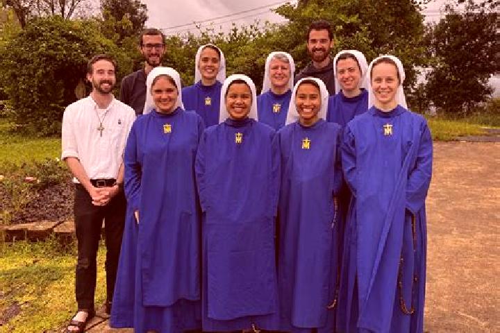 Escorts Groffliers, France — Local Companions