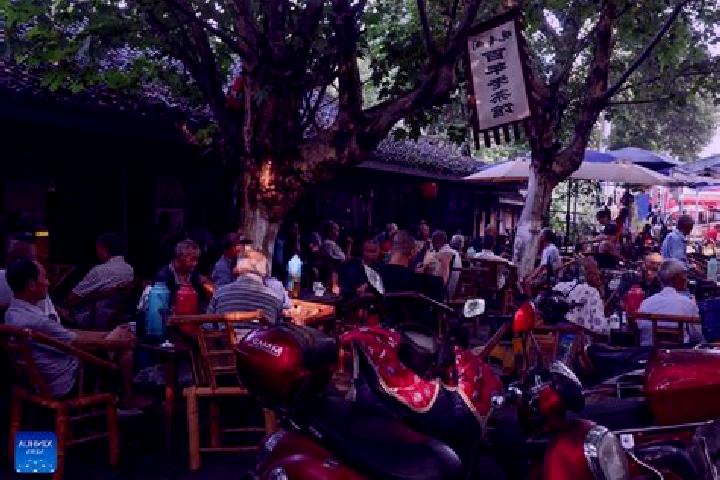 Escorts Guanyinge, China — Local Companions