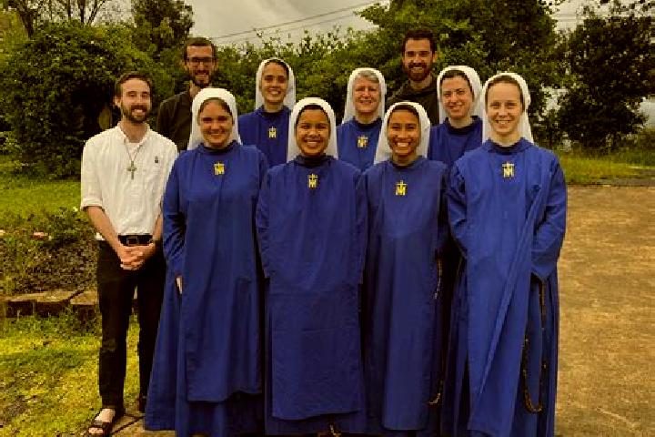 Escorts Guernes, France — Local Companions