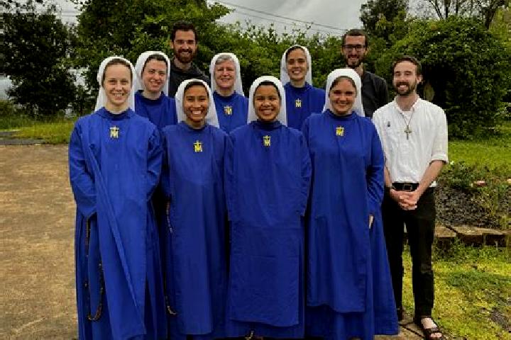Escorts Gueures, France — Local Companions