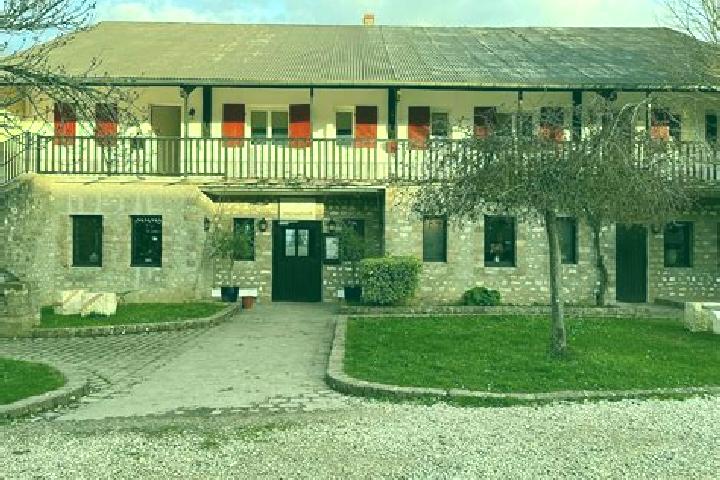 Escorts Guillerval, France — Local Companions