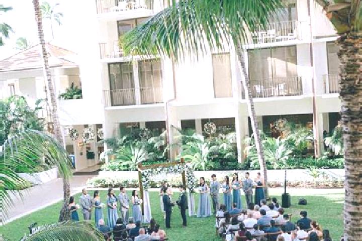 Escorts Halekulani, Australia — Local Companions