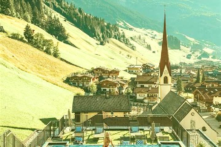 Escorts Hall in Tirol, Austria — Local Companions