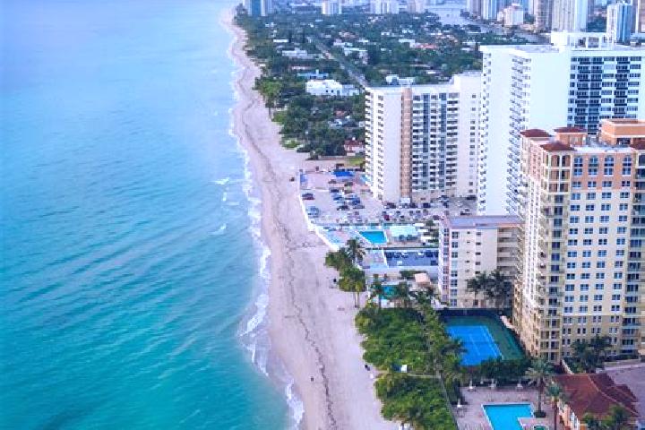 Escorts Hallandale Beach, United States — Local Companions