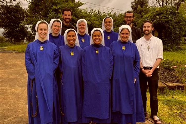 Escorts Harbonnieres, France — Local Companions