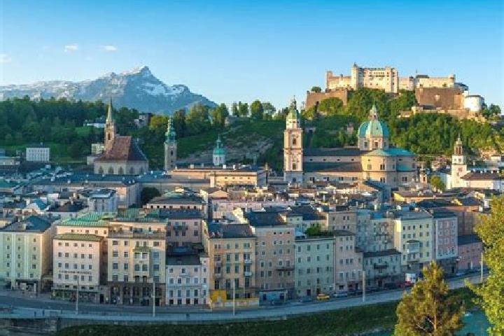 Escorts Hausmening, Austria — Local Companions
