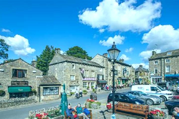 Escorts Hebden Bridge, United Kingdom — Local Companions