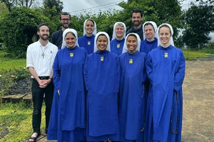 Escorts Heches, France — Local Companions