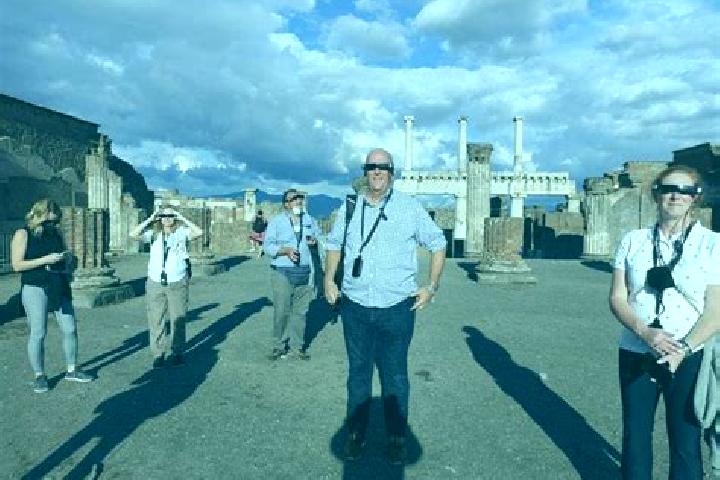 Escorts Herculaneum, United States — Local Companions