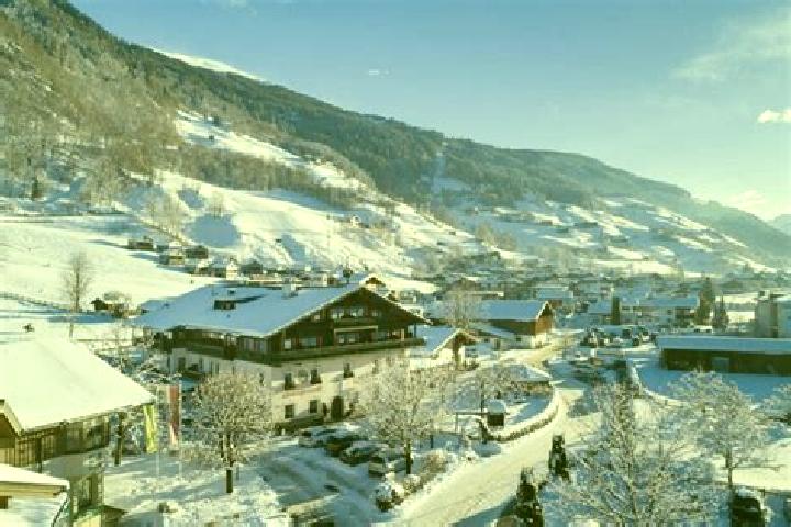 Escorts Hollersbach im Pinzgau, Austria — Local Companions