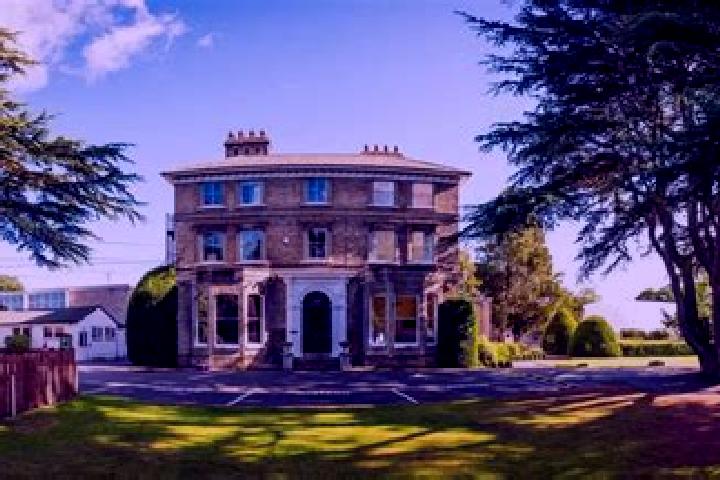 Escorts Holmwood, United Kingdom — Local Companions