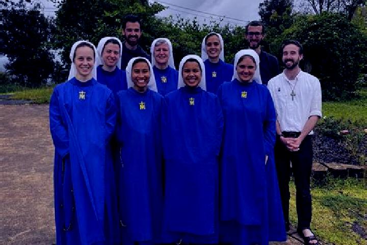 Escorts Holving, France — Local Companions