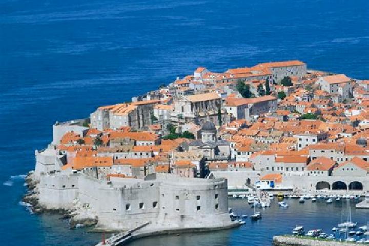 Escorts Hrascica, Croatia — Local Companions