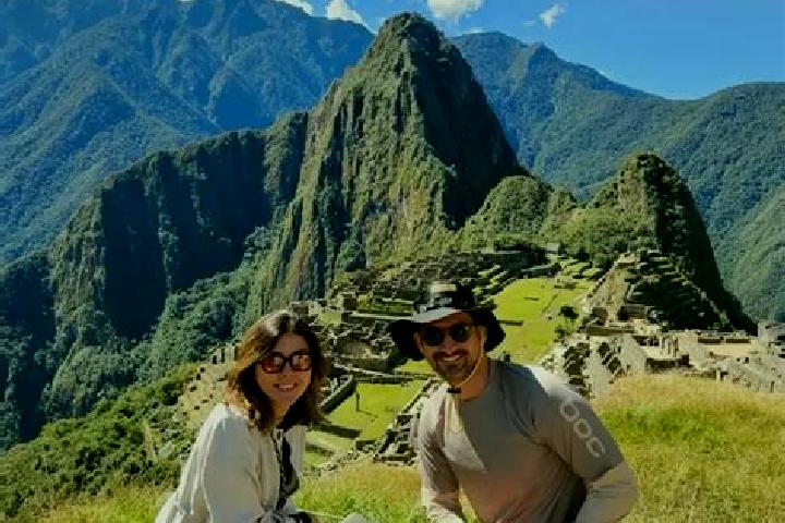Escorts Huacoy, Peru — Local Companions