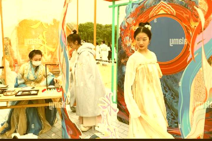 Escorts Huafu, China — Local Companions