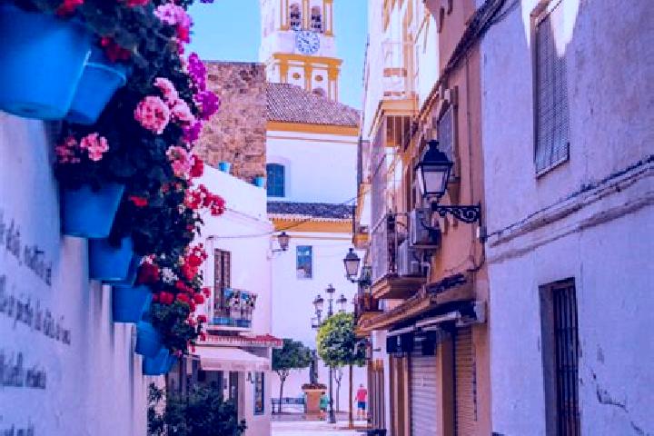 Escorts Huete, Spain — Local Companions