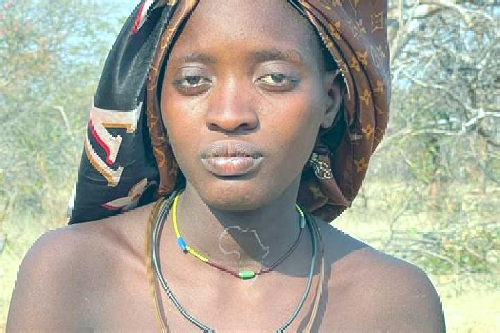 Escorts Humbe, Angola — Local Companions