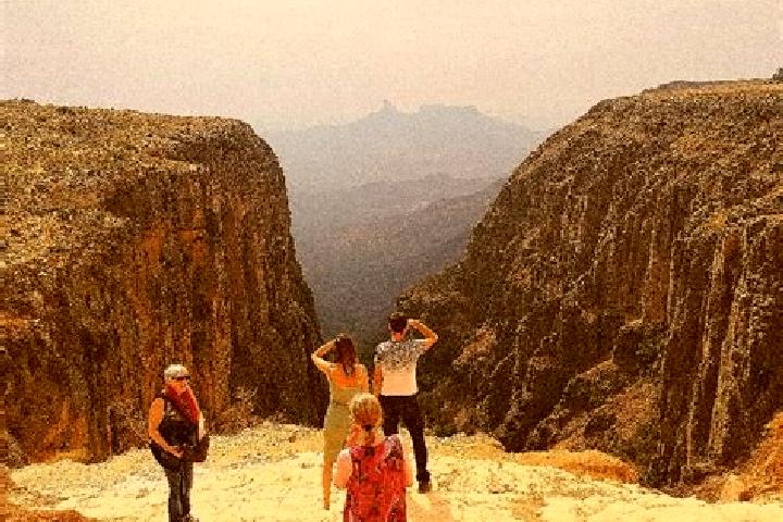 Escorts Humpata, Angola — Local Companions