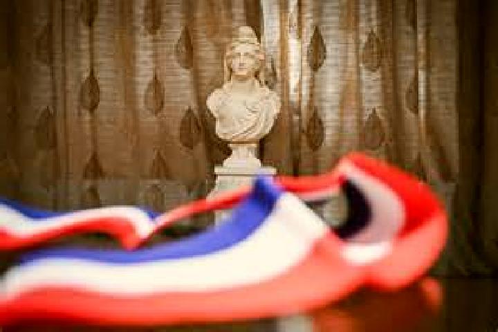 Escorts Imphy, France — Local Companions