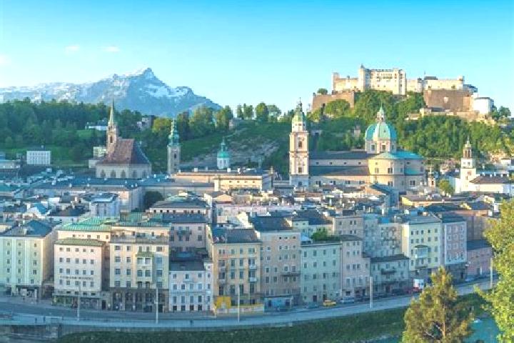 Escorts Innertreffling, Austria — Local Companions