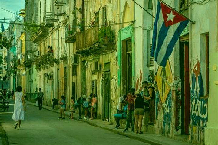 Escorts Jiguani, Cuba — Local Companions