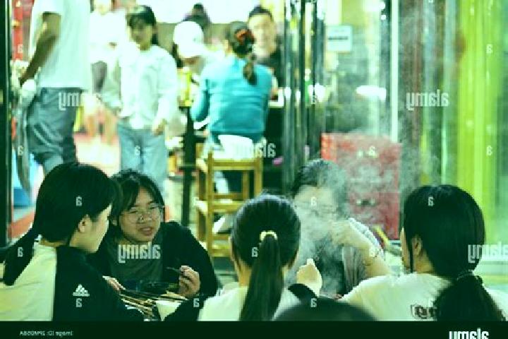 Escorts Jingmen, China — Local Companions