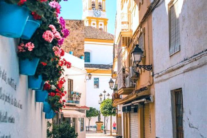 Escorts Junciana, Spain — Local Companions