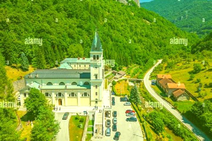 Escorts Kakanj, Bosnia and Herzegovina — Local Companions