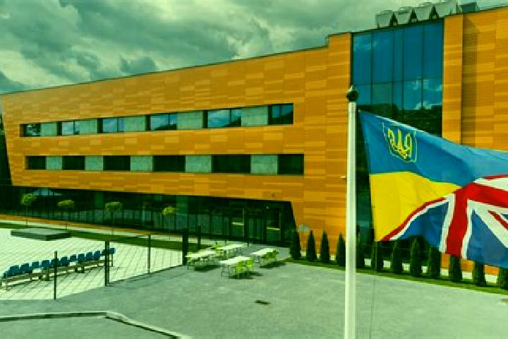 Escorts Ksiaznice, Poland — Local Companions