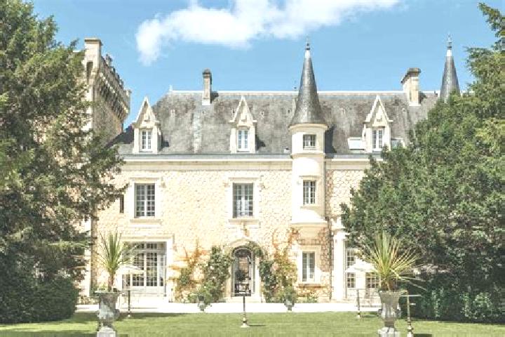 Escorts La Couronne, France — Local Companions