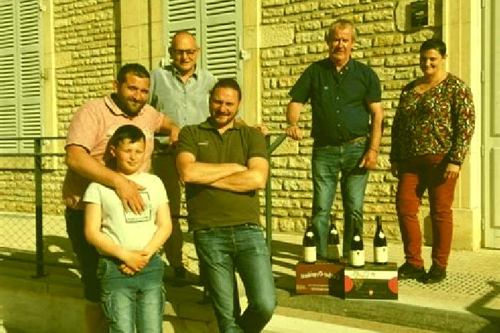 Escorts Ladoix-Serrigny, France — Local Companions
