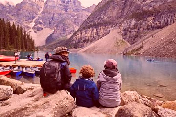 Escorts Lago Lindo, Canada — Local Companions